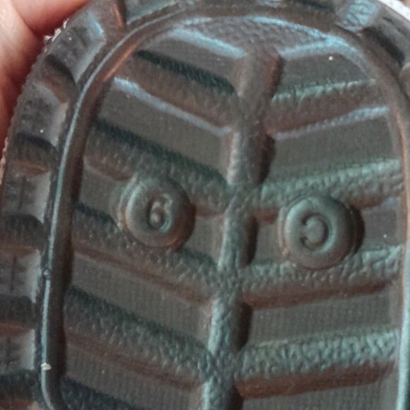 Girls Crocs Daisy Clogs..Size 6 - Picture 7 of 7